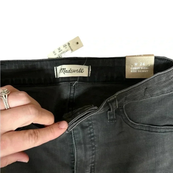 Madewell Black Curvy High Rise Skinny Distressed Knee Jeans Size 24 NWT - Picture 3 of 4